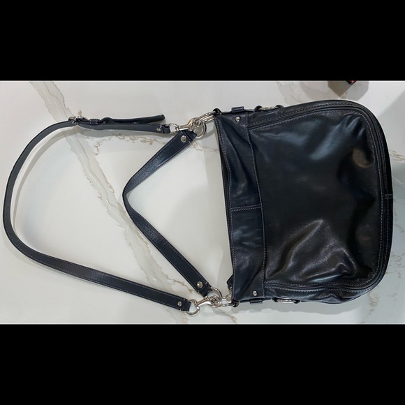 Gorgeous Coach shoulder/crossbody. Brown scarf not included. - Picture 8 of 11